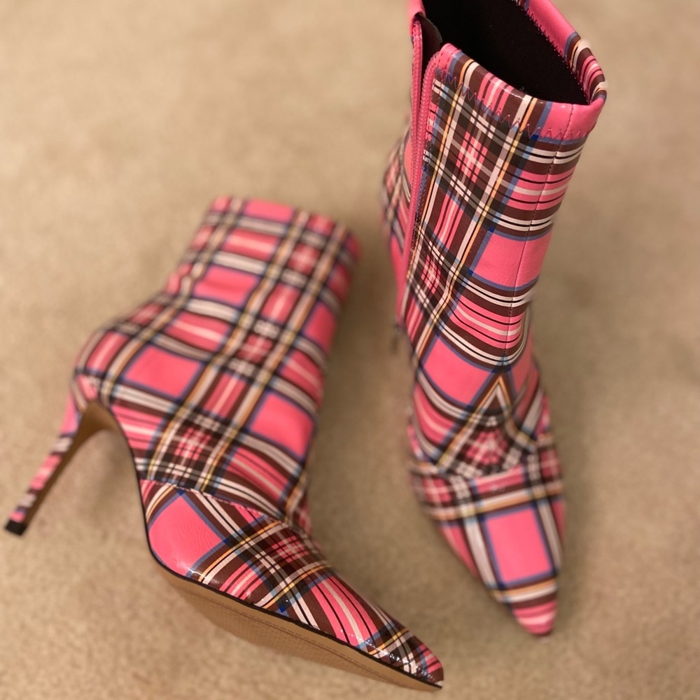 Jessica Simpson patent booties. Fit 7